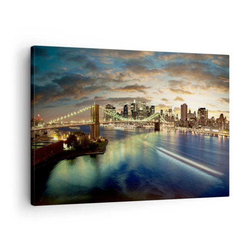 Cuadro sobre lienzo - Impresión de Imagen - Un puente iluminado con la ciudad al fondo, con luces reflejadas en el agua. - 70x50cm - Un atardecer iluminado sobre Manhattan - Decoración de pared moderna para salón y dormitorio ARTTOR