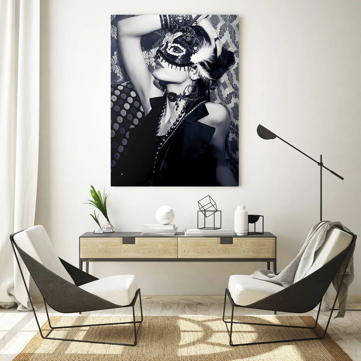 Cuadro sobre vidrio - Impresiones sobre Vidrio - Una figura enmascarada contra una pared estampada en tonos blanco y negro. - 50x70cm - Decoraciones, adornos, patrones... - Decoración de pared moderna para salón y dormitorio ARTTOR