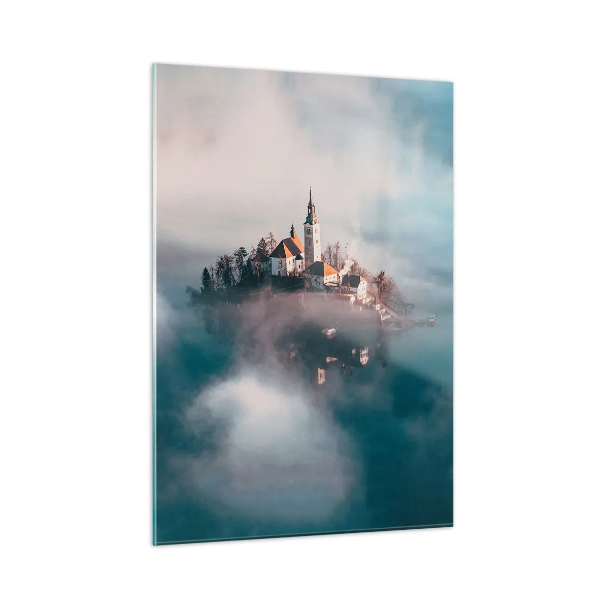 Cuadro sobre vidrio - Impresiones sobre Vidrio - Una isla con una iglesia rodeada de niebla en un lago tranquilo. - 50x70cm - Isla de los sueños - Decoración de pared moderna para salón y dormitorio ARTTOR