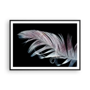 Póster en marco negro - Una delicada pluma sobre un fondo negro en un enfoque artístico. - 100x70cm - Piensa en el tacto - Decoración de pared moderna para salón y dormitorio ARTTOR