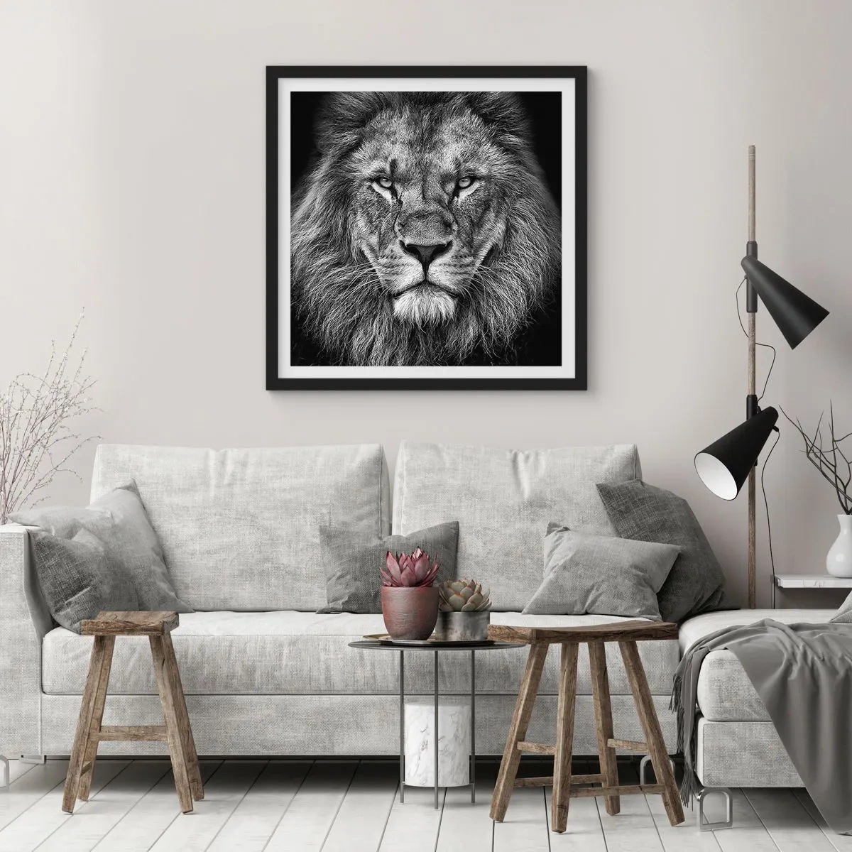 Póster en marco negro - Con el atuendo de la coronación - 40x40 cm