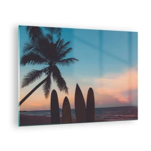 Cuadro sobre vidrio - Impresiones sobre Vidrio - Palmera y tablas de surf en la playa al atardecer - 70x50cm - Mañana también disfrutaremos - Decoración de pared moderna para salón y dormitorio ARTTOR