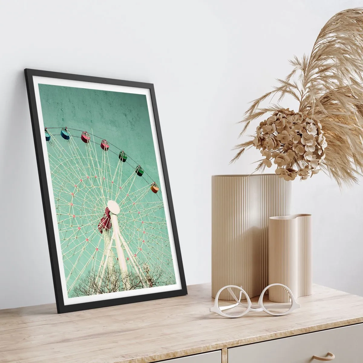 Póster en marco negro - Te invitamos a jugar - 40x50 cm