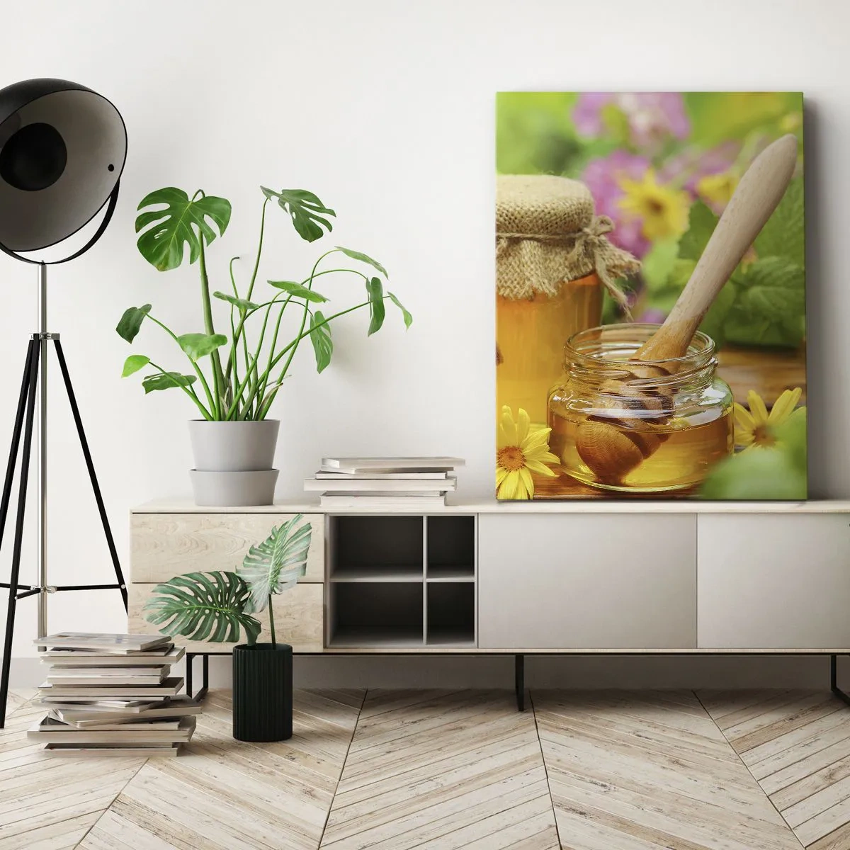 Cuadro sobre lienzo - Impresión de Imagen - Tarros de miel con flores sobre el fondo de un jardín de verano. - 70x100cm - Dulce y floral - Decoración de pared moderna para salón y dormitorio ARTTOR