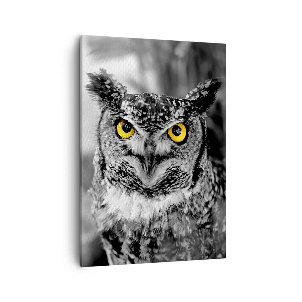 Cuadro sobre lienzo - Impresión de Imagen - Una fotografía en blanco y negro de un búho con ojos amarillos. - 50x70cm - Nada se puede ocultar - Decoración de pared moderna para salón y dormitorio ARTTOR