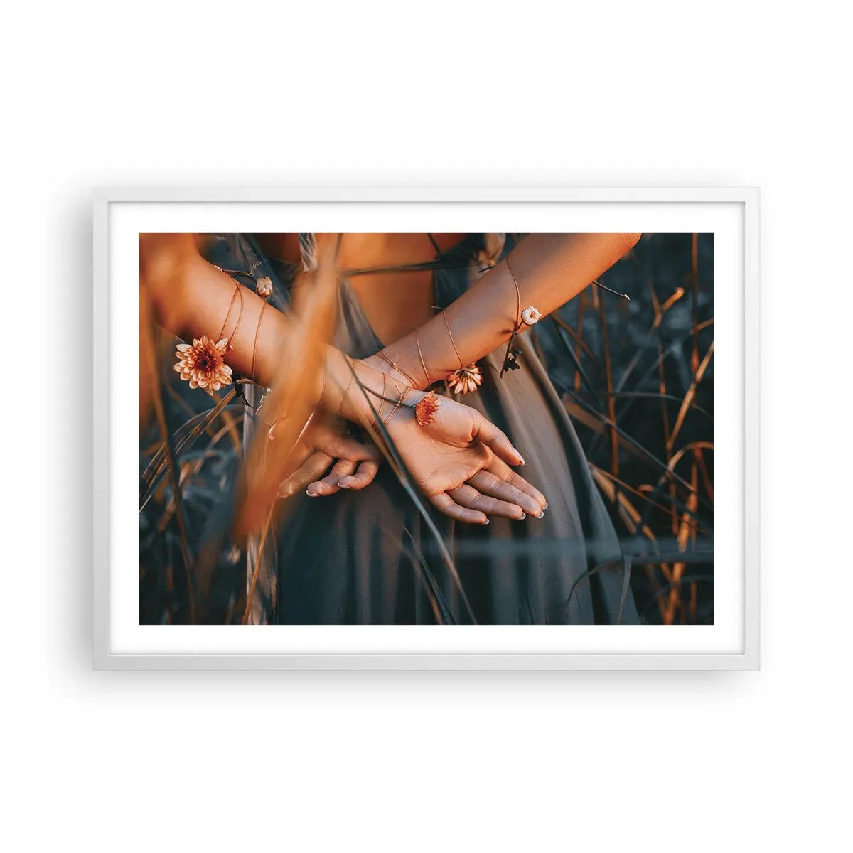 Póster en marco blanco - Conectada con la naturaleza - 70x50 cm