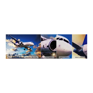 Muestra de fotomural Premium Sand - Un viaje en blanco y azul - Avión, Viaje, Cielo con nubes - 100x30 cm