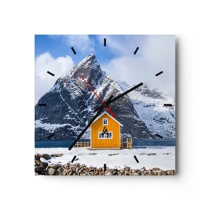 Reloj de pared - Reloj de vidrio - Una casa amarilla con el telón de fondo de montañas cubiertas de nieve y el mar. - 30x30cm - Vacaciones escandinavas - Decoración de pared moderna para salón y dormitorio ARTTOR