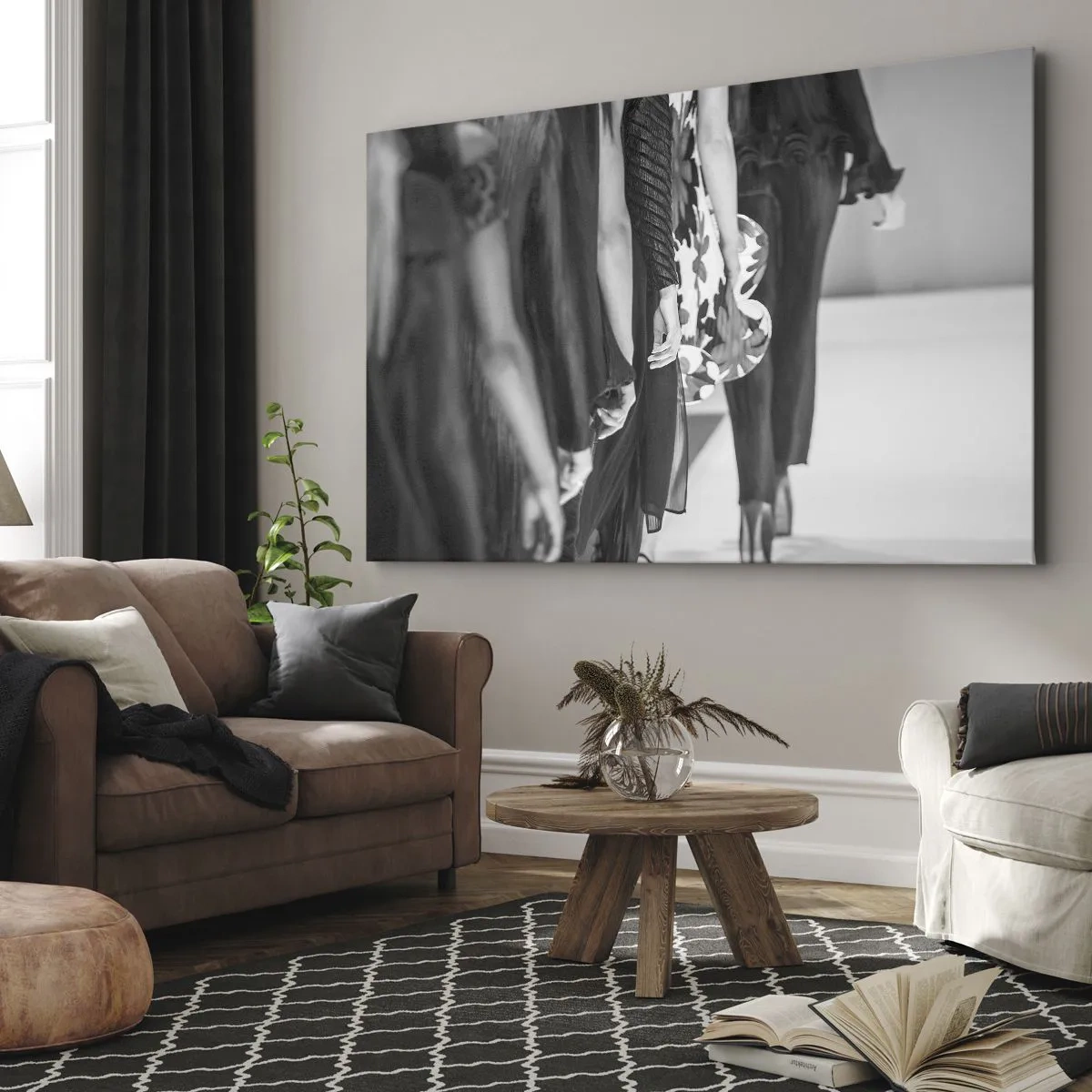 Cuadro sobre lienzo - Impresión de Imagen - Una escena de pasarela en blanco y negro que muestra los detalles de los vestidos y las figuras de las modelos. - 70x50cm - Un desfile con estilo - Decoración de pared moderna para salón y dormitorio ARTTOR