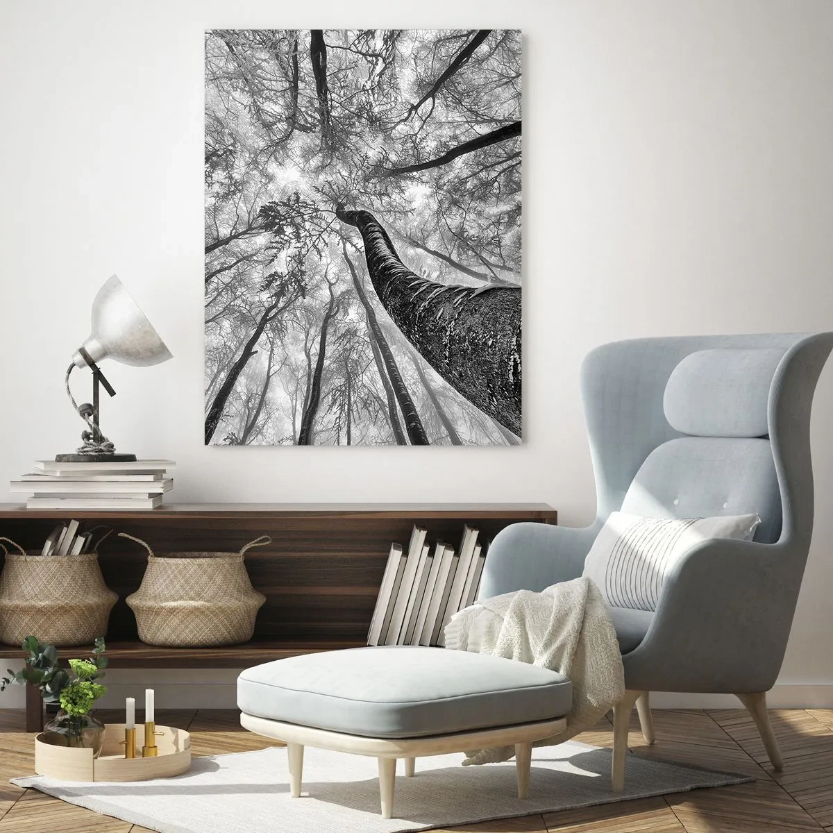 Cuadro sobre vidrio - Impresiones sobre Vidrio - Perspectiva de árboles en un bosque vistos desde abajo en tonos de gris. - 70x100cm - Carrera hacia la luz - Decoración de pared moderna para salón y dormitorio ARTTOR