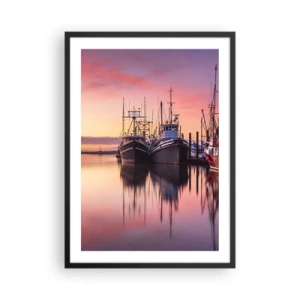 Póster en marco negro - Barcos de pesca en el puerto al atardecer - 50x70cm - Descanso antes de partir - Decoración de pared moderna para salón y dormitorio ARTTOR