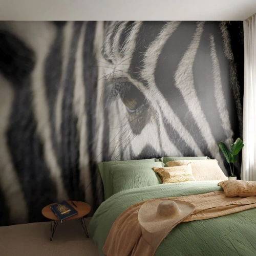 Fotomural Premium Sand - Primer plano del ojo de una cebra con rayas blancas y negras - 100x70cm - Retrato a rayas - Decoración de pared moderna para salón y dormitorio ARTTOR