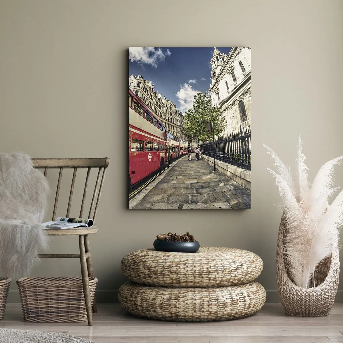 Cuadro sobre lienzo - Impresión de Imagen - Una calle de Londres en gris y rojo - 45x80 cm