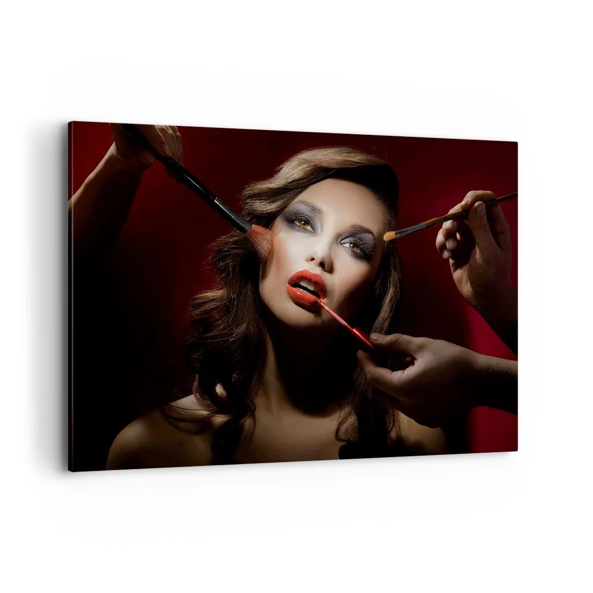 Cuadro sobre lienzo - Impresión de Imagen - Retrato elegante de una mujer maquillándose sobre un fondo oscuro. - 100x70cm - Hermoso y de ensueño - Decoración de pared moderna para salón y dormitorio ARTTOR