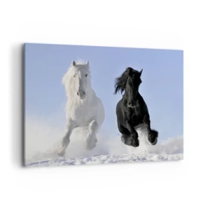 Cuadro sobre lienzo - Impresión de Imagen - Un caballo blanco y uno negro galopando por la nieve. - 100x70cm - Galope blanco y negro - Decoración de pared moderna para salón y dormitorio ARTTOR