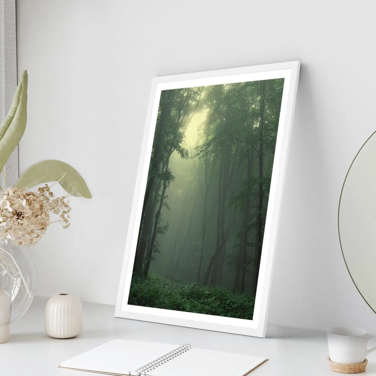 Póster en marco blanco - Antes de que se despierte el bosque - 40x50 cm