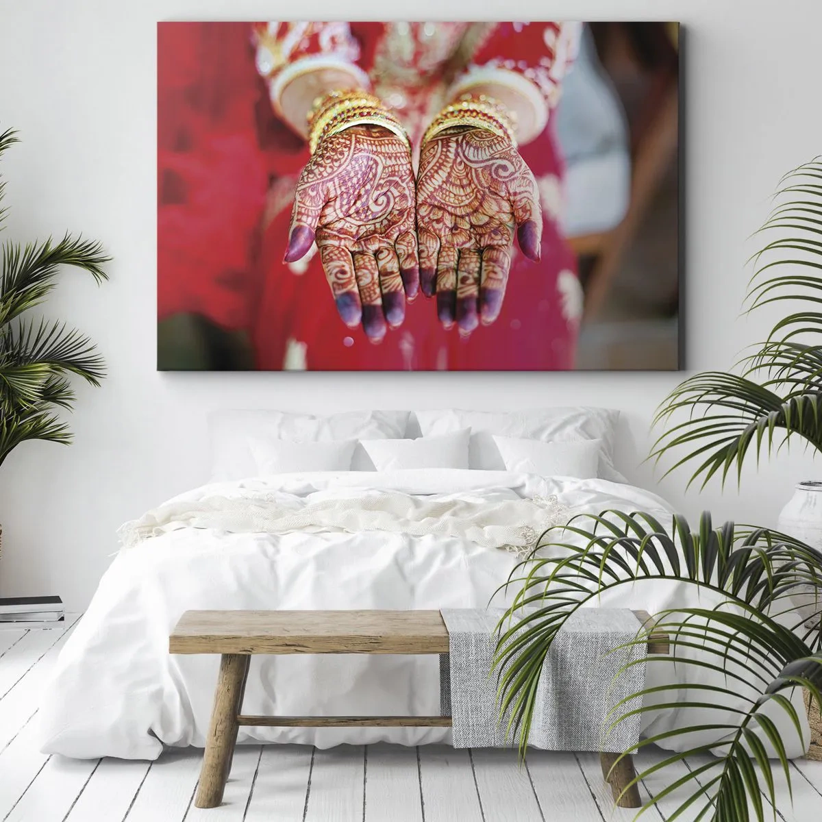 Cuadro sobre lienzo - Impresión de Imagen - Manos decoradas con henna sobre el fondo de un vestido rojo. - 70x50cm - Ritual con las manos - Decoración de pared moderna para salón y dormitorio ARTTOR