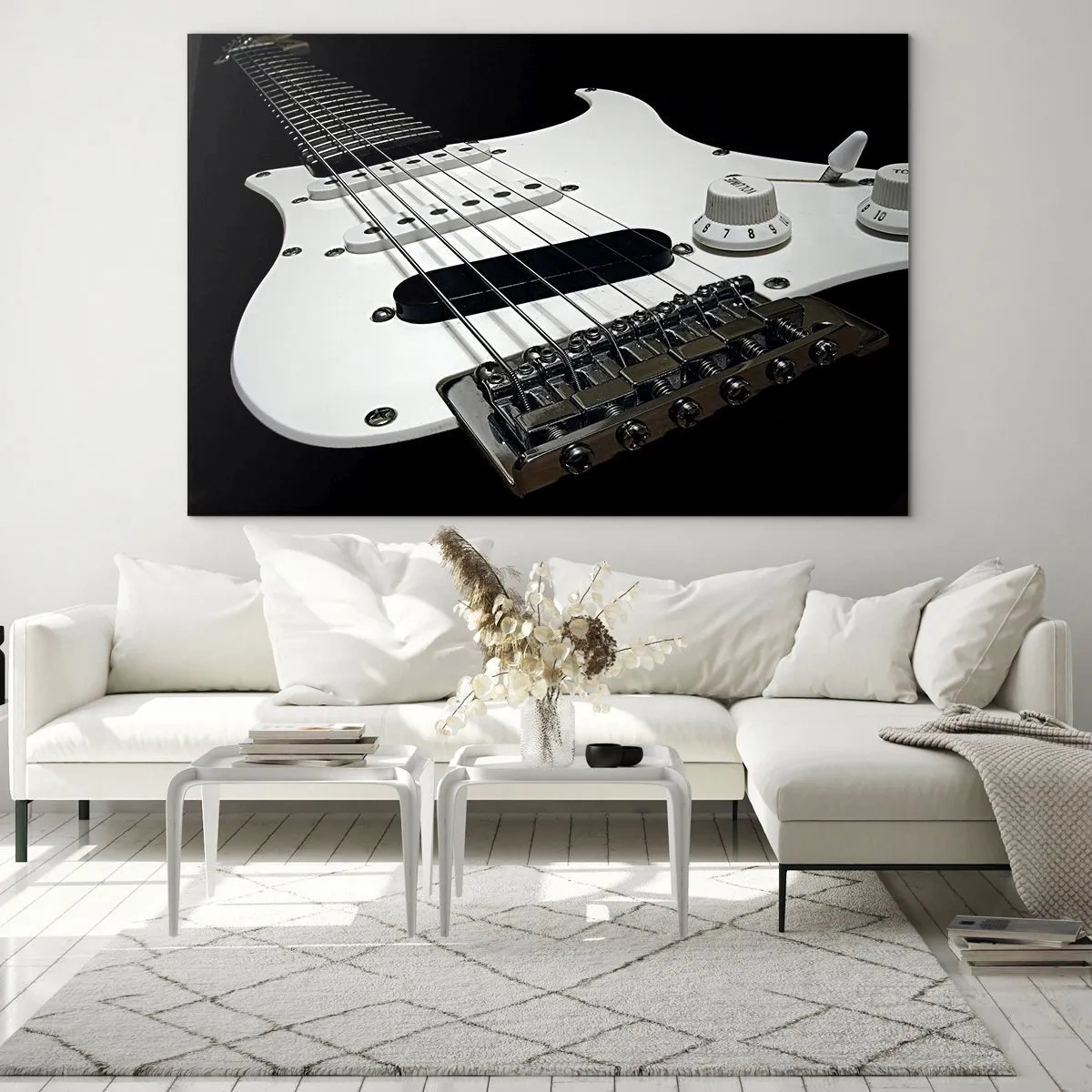 Cuadro sobre vidrio - Impresiones sobre Vidrio - Primer plano de una guitarra eléctrica blanca sobre un fondo oscuro - 70x50cm - Oculto en blanco está el sonido - Decoración de pared moderna para salón y dormitorio ARTTOR