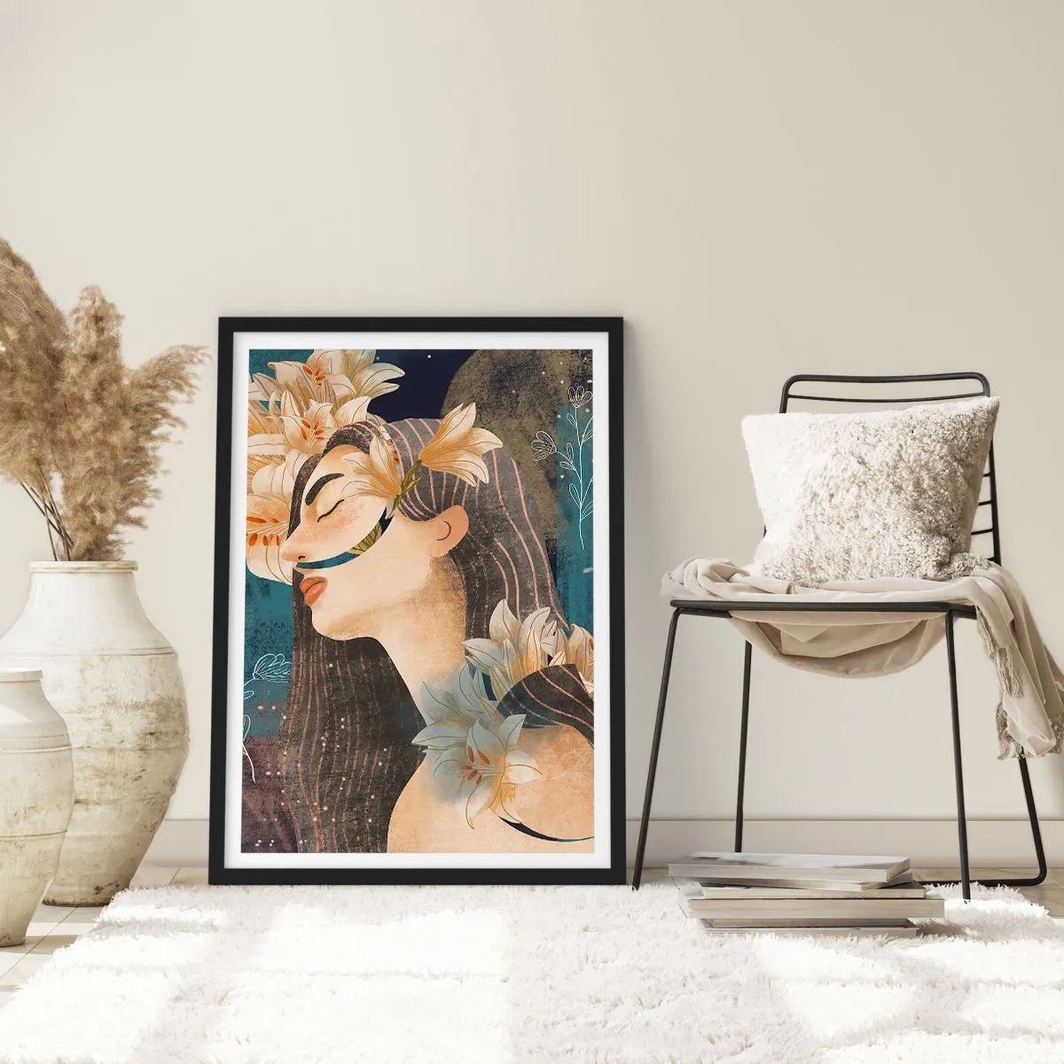 Póster en marco negro - Perfil de una mujer rodeada de lirios sobre un fondo azul marino - 50x70cm - Cuento de princesa con lirios - Decoración de pared moderna para salón y dormitorio ARTTOR