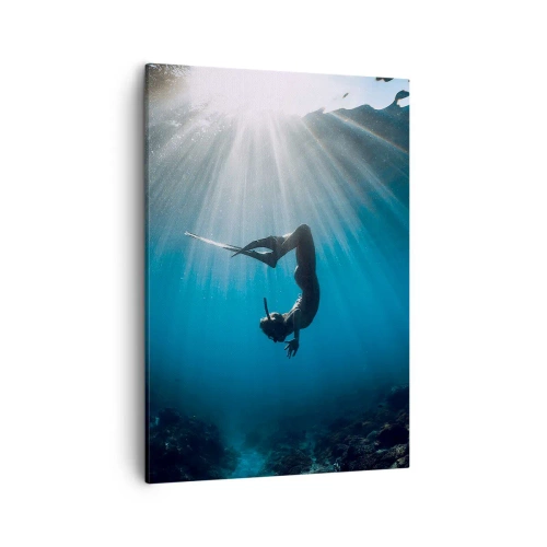 Cuadro sobre lienzo - Impresión de Imagen - Un buzo flotando en un haz de luz bajo el agua. - 50x70cm - Danza subacuática - Decoración de pared moderna para salón y dormitorio ARTTOR