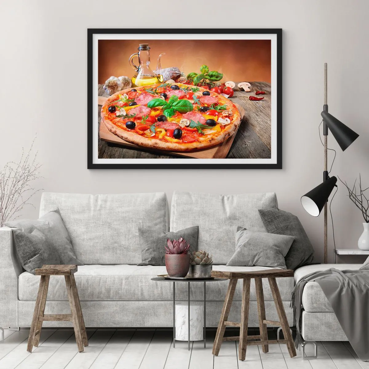 Póster en marco negro - Deliciosa pizza en una mesa de madera con ingredientes. - 100x70cm - Con un verdadero sabor italiano - Decoración de pared moderna para salón y dormitorio ARTTOR