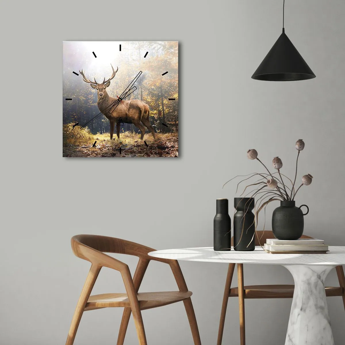 Reloj de pared - Reloj de vidrio - Ciervos en el bosque otoñal con rayos de sol. - 30x30cm - Con toda la majestuosidad - Decoración de pared moderna para salón y dormitorio ARTTOR
