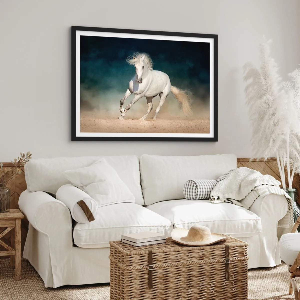 Póster en marco negro - Un caballo blanco galopando contra un cielo borroso - 100x70cm - Libertad en estado puro - Decoración de pared moderna para salón y dormitorio ARTTOR
