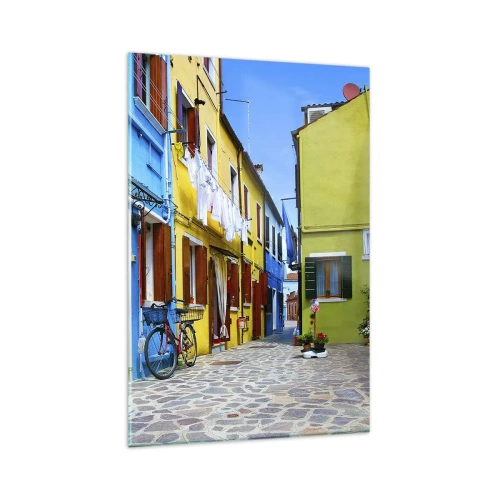 Cuadro sobre vidrio - Impresiones sobre Vidrio - Una calle colorida con bicicletas entre edificios de color pastel. - 80x120cm - Callejón dulce de color pastel - Decoración de pared moderna para salón y dormitorio ARTTOR