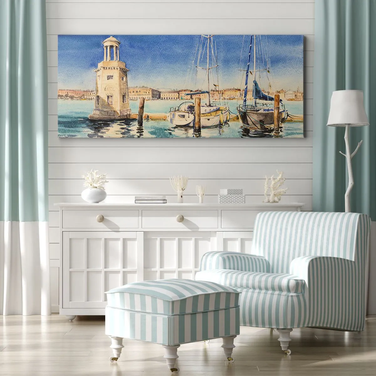 Cuadro sobre lienzo - Impresión de Imagen - Puerto deportivo con barcos con el fondo de una laguna azul - 160x50cm - Laguna soleada - Decoración de pared moderna para salón y dormitorio ARTTOR