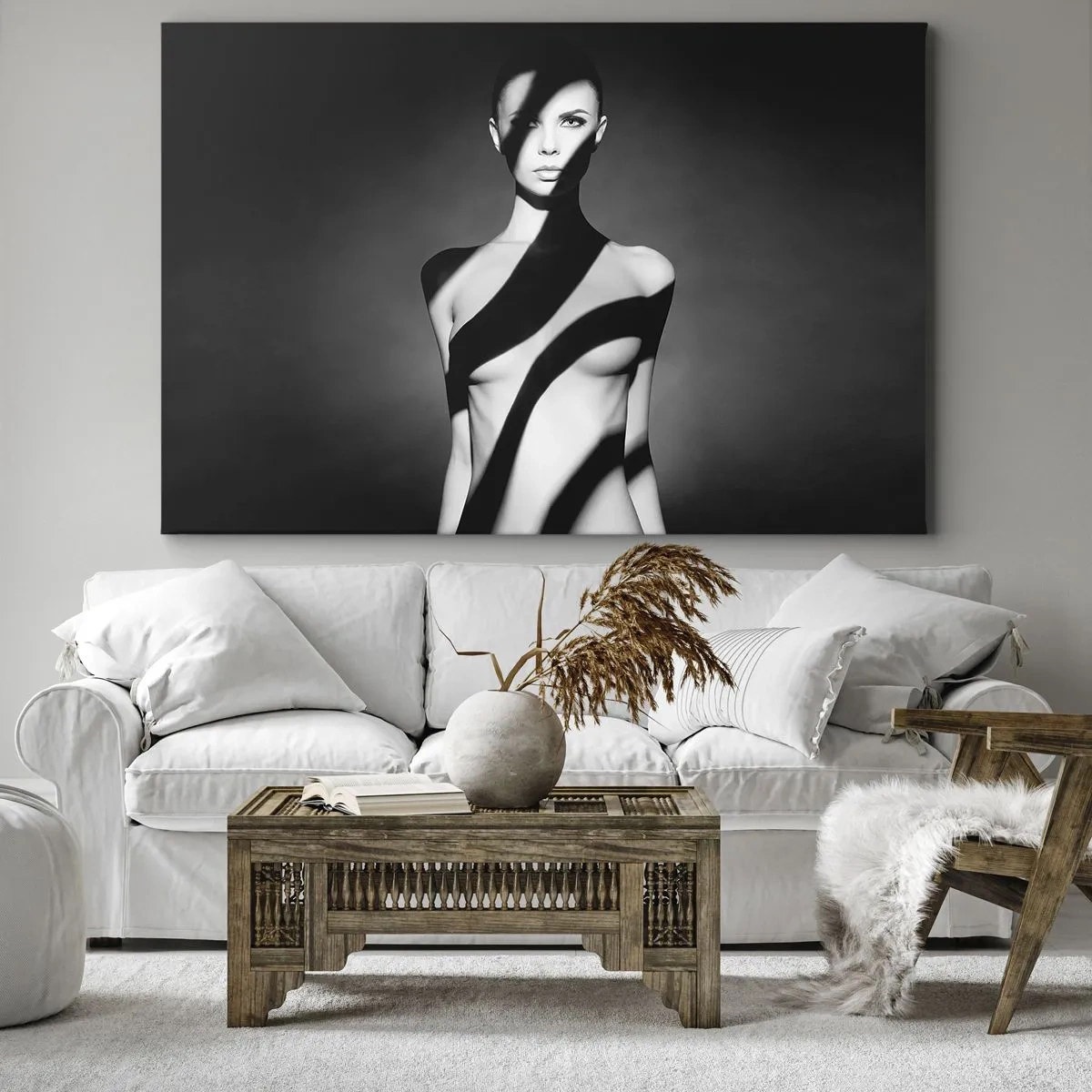 Cuadro sobre lienzo - Impresión de Imagen - Retrato en blanco y negro de una mujer en luz y sombra. - 70x50cm - En la luz y en la sombra - Decoración de pared moderna para salón y dormitorio ARTTOR