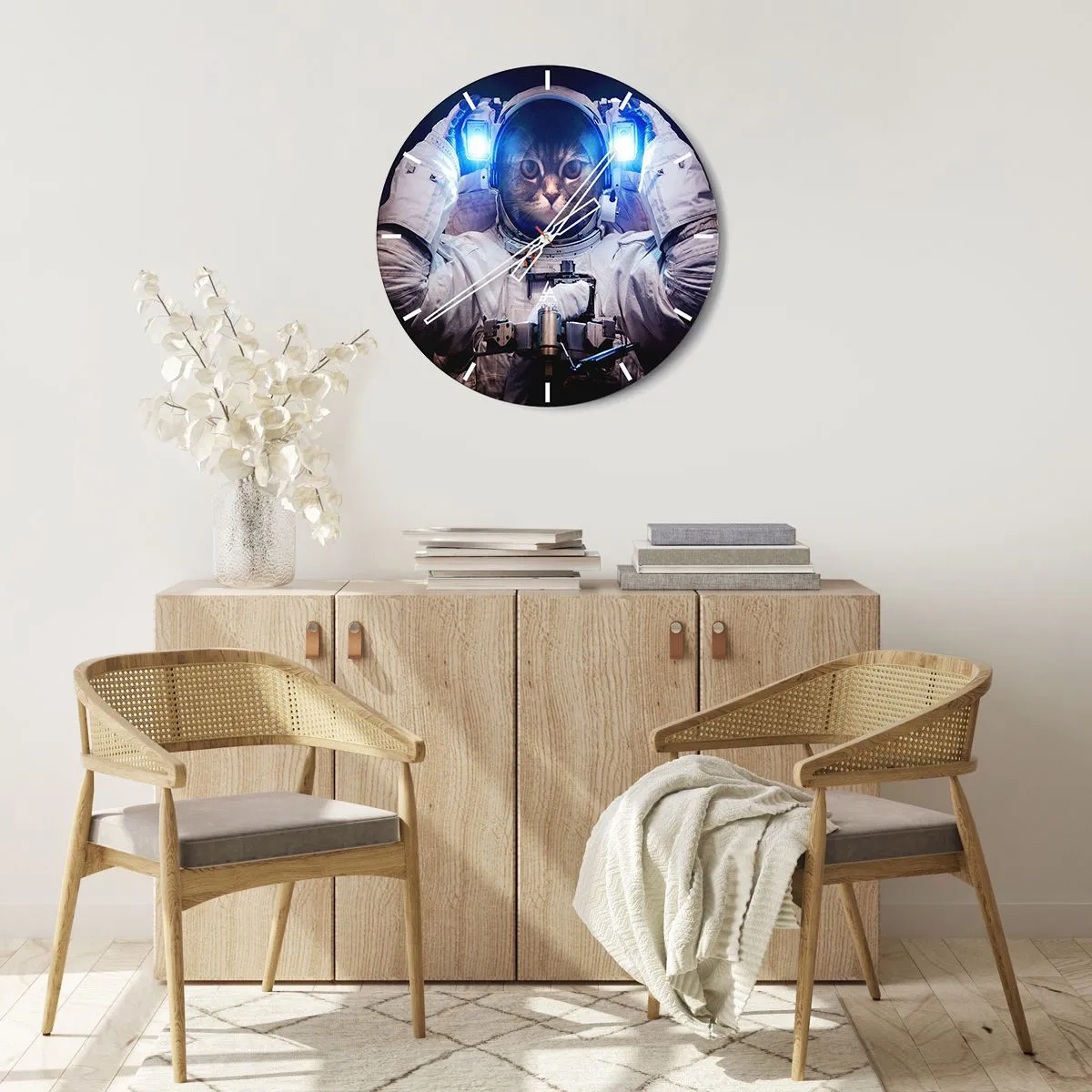 Reloj de pared - Reloj de vidrio - Un gato en un traje de astronauta con una luz azul en el fondo. - 30x30cm - Houston, tienes un problema. - Decoración de pared moderna para salón, cocina y dormitorio ARTTOR