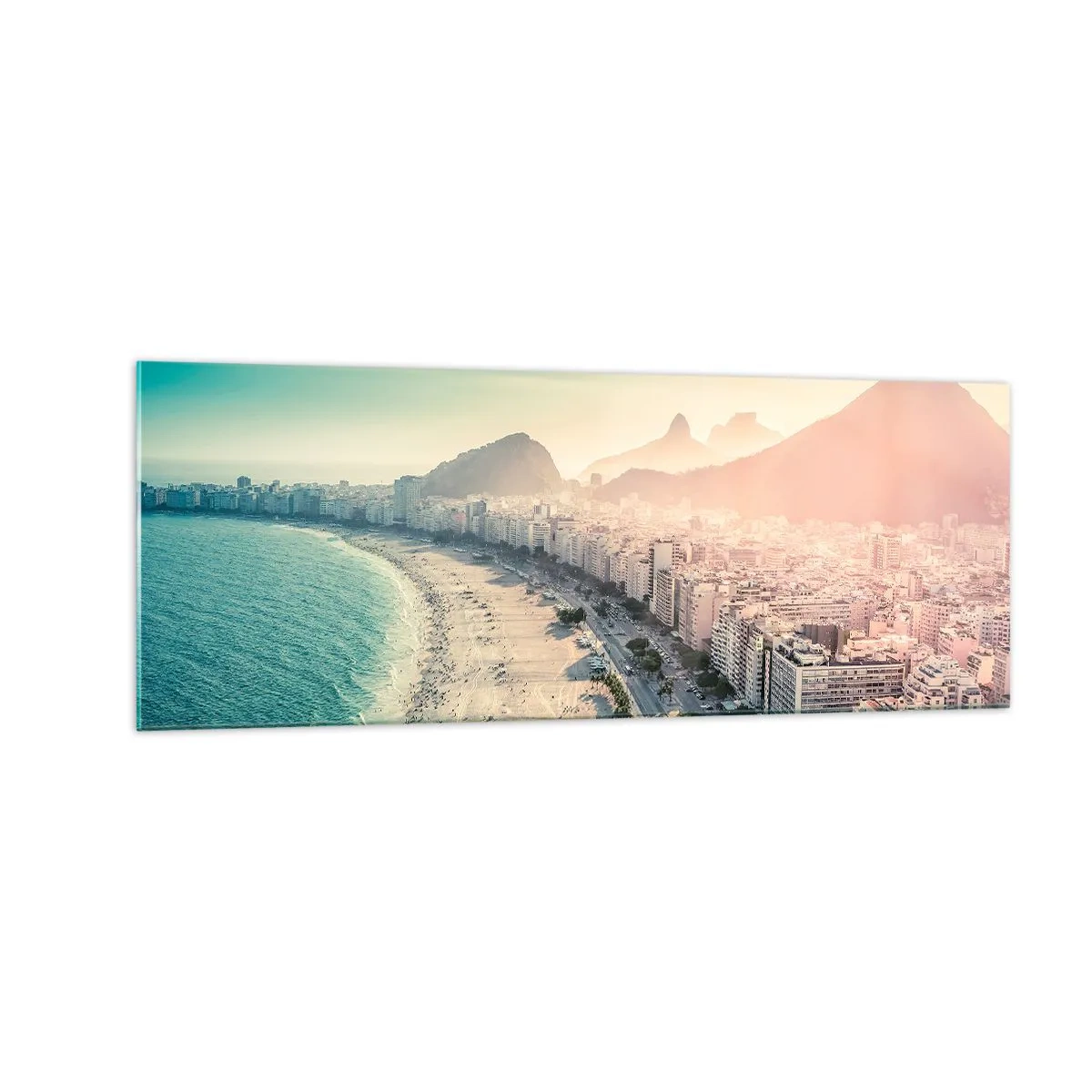 Cuadro sobre vidrio - Impresiones sobre Vidrio - Panorama de la playa de Copacabana con montañas al fondo en Río de Janeiro - 140x50cm - Vacaciones perpetuas en Río - Decoración de pared moderna para salón y dormitorio ARTTOR