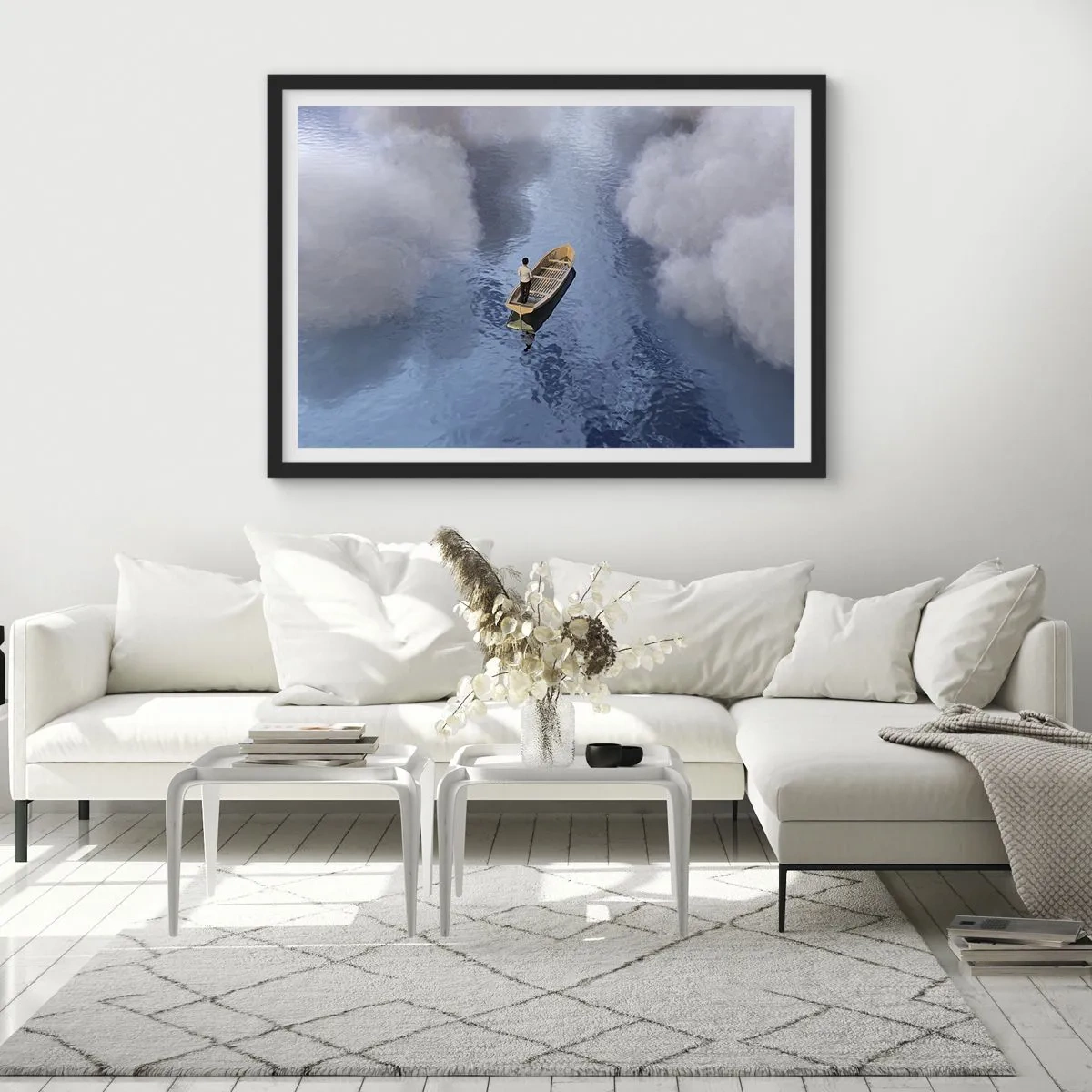 Póster en marco negro - Un hombre en un barco en un mar tranquilo rodeado de nubes. - 70x50cm - La vida - el viaje - lo desconocido - Decoración de pared moderna para salón y dormitorio ARTTOR