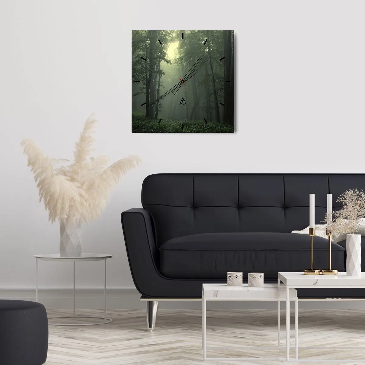 Reloj de pared - Reloj de vidrio - Un bosque verde por la mañana envuelto en una delicada niebla. - 30x30cm - Antes de que se despierte el bosque - Decoración de pared moderna para salón y dormitorio ARTTOR