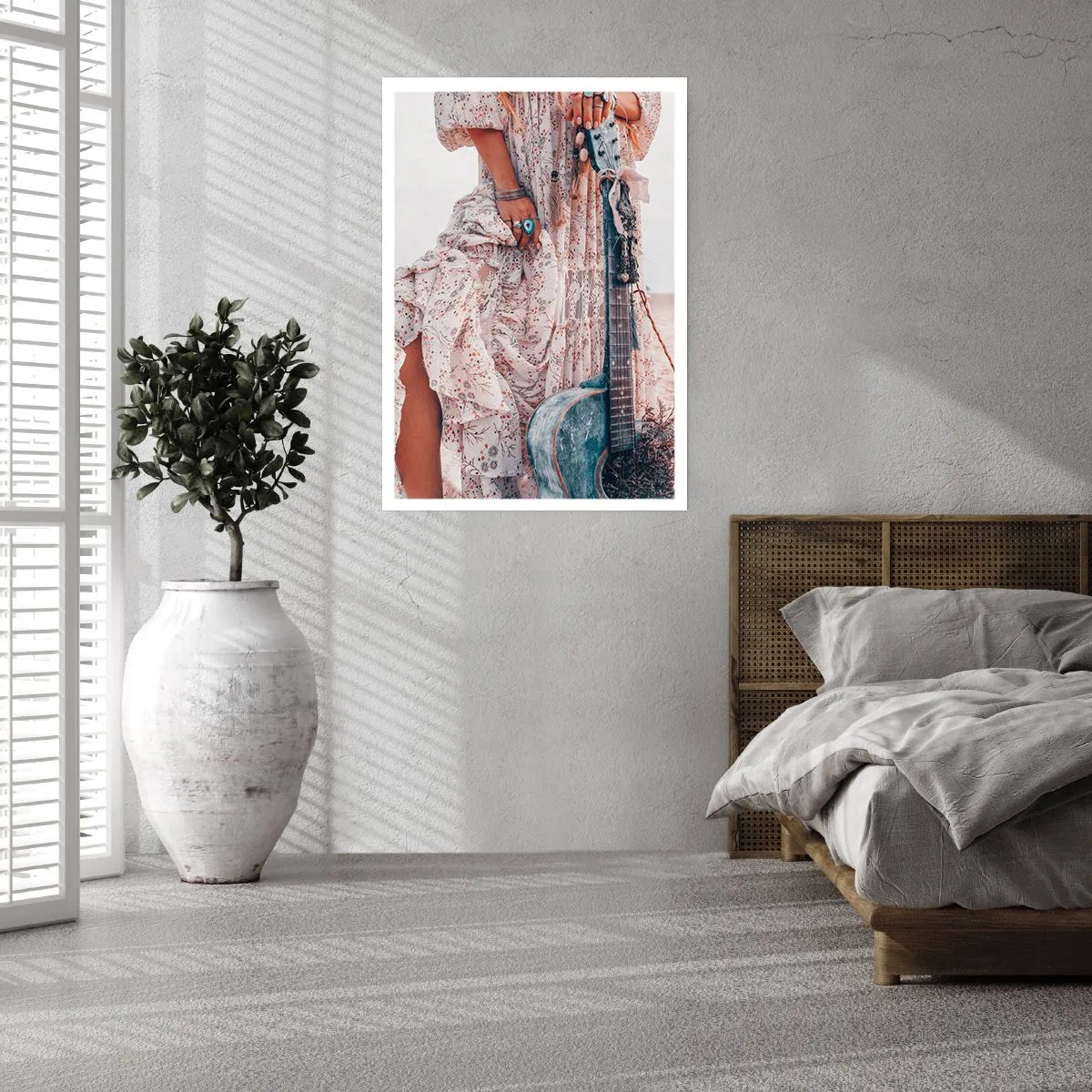 Póster - Un fragmento de un vestido con adornos y una guitarra estilo boho. - 50x70cm - Una flor en el camino - Decoración de pared moderna para salón y dormitorio ARTTOR