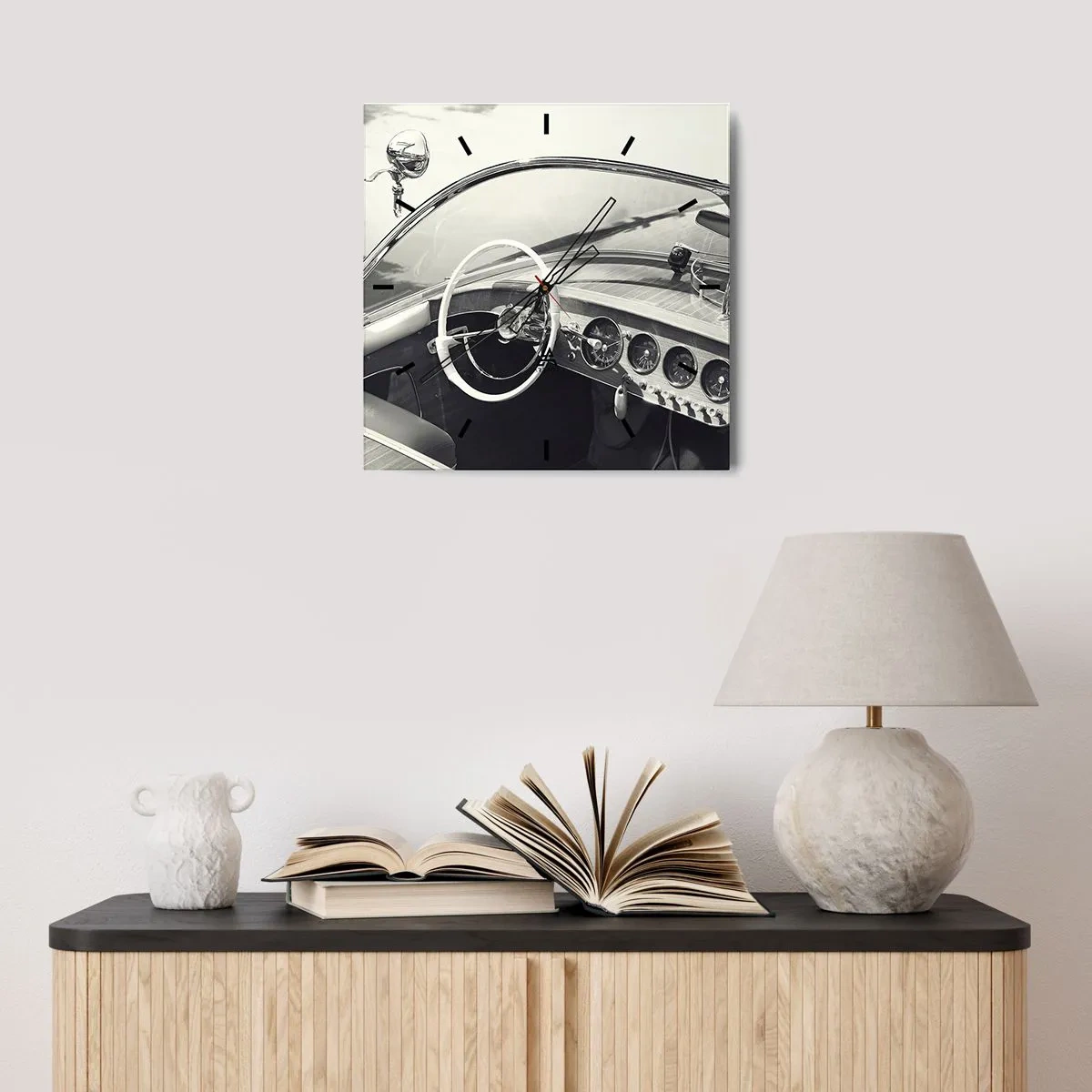 Reloj de pared - Reloj de vidrio - Interior de coche clásico en estilo monocromático. - 30x30cm - Tiempo para los ricos - Decoración de pared moderna para salón y dormitorio ARTTOR