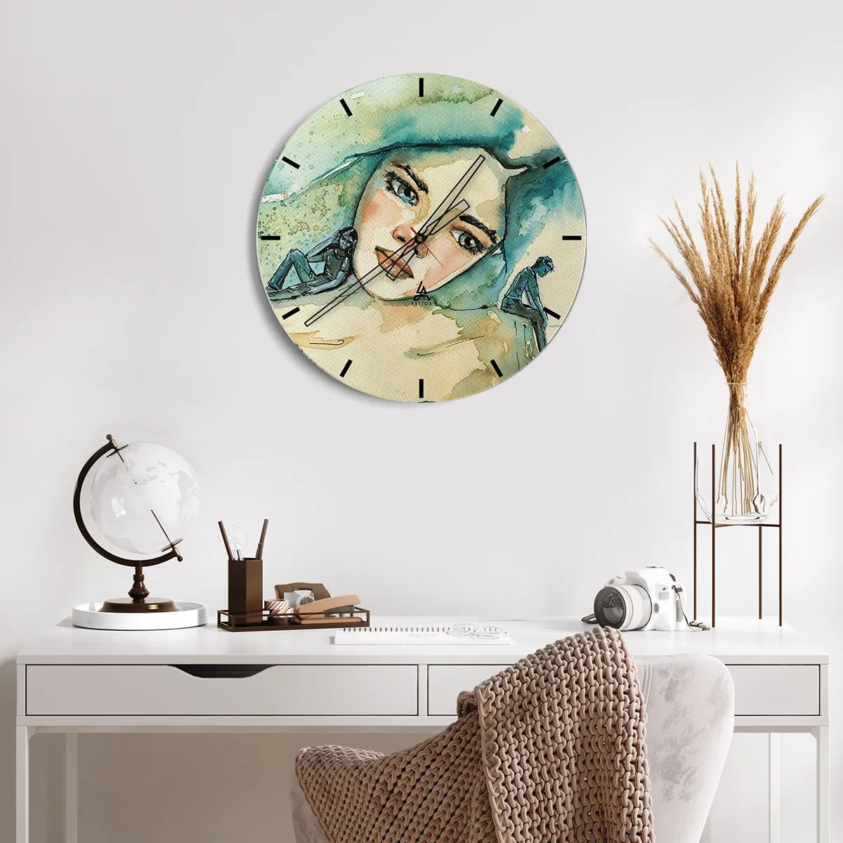 Reloj de pared - Reloj de vidrio - Retrato artístico de una mujer y siluetas en tonos azules. - 30x30cm - ¿Soy azul? - Decoración de pared moderna para salón, cocina y dormitorio ARTTOR