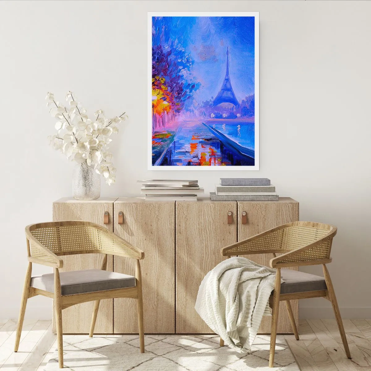 Póster - La Torre Eiffel en una pintoresca fotografía nocturna - 50x70cm - Un paseo de ensueño - Decoración de pared moderna para salón y dormitorio ARTTOR