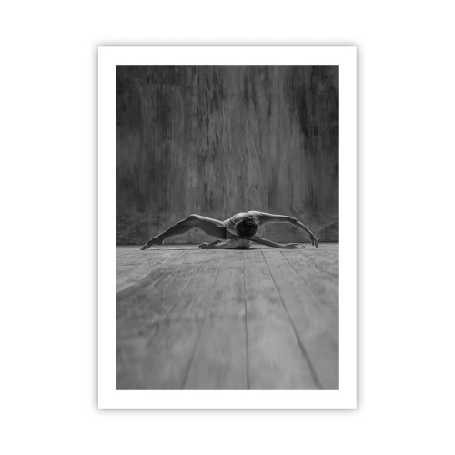 Póster - Una bailarina en pose artística en un escenario de madera. - 50x70cm - Simetría encontrada - Decoración de pared moderna para salón y dormitorio ARTTOR