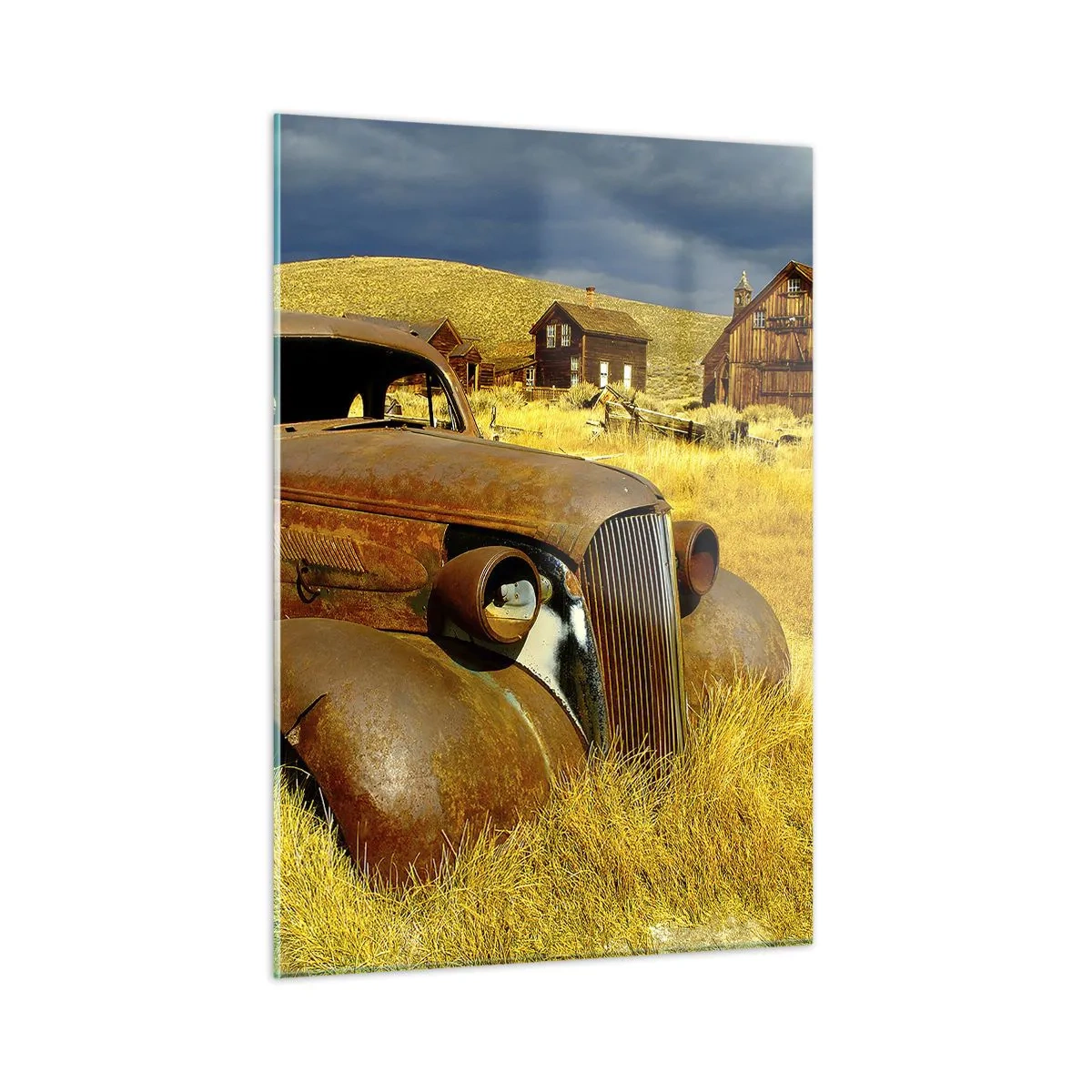 Cuadro sobre vidrio - Impresiones sobre Vidrio - Un coche clásico con el telón de fondo de un pueblo desierto. - 50x70cm - Un merecido descanso - Decoración de pared moderna para salón y dormitorio ARTTOR
