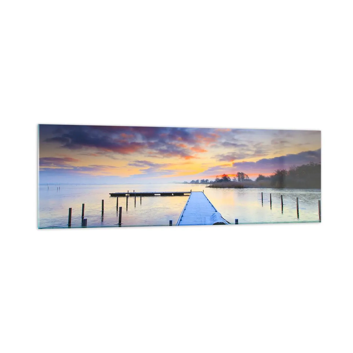 Cuadro sobre vidrio - Impresiones sobre Vidrio - Un embarcadero junto al lago al atardecer con un barco en la orilla. - 160x50cm - Calma púrpura y dorada - Decoración de pared moderna para salón y dormitorio ARTTOR