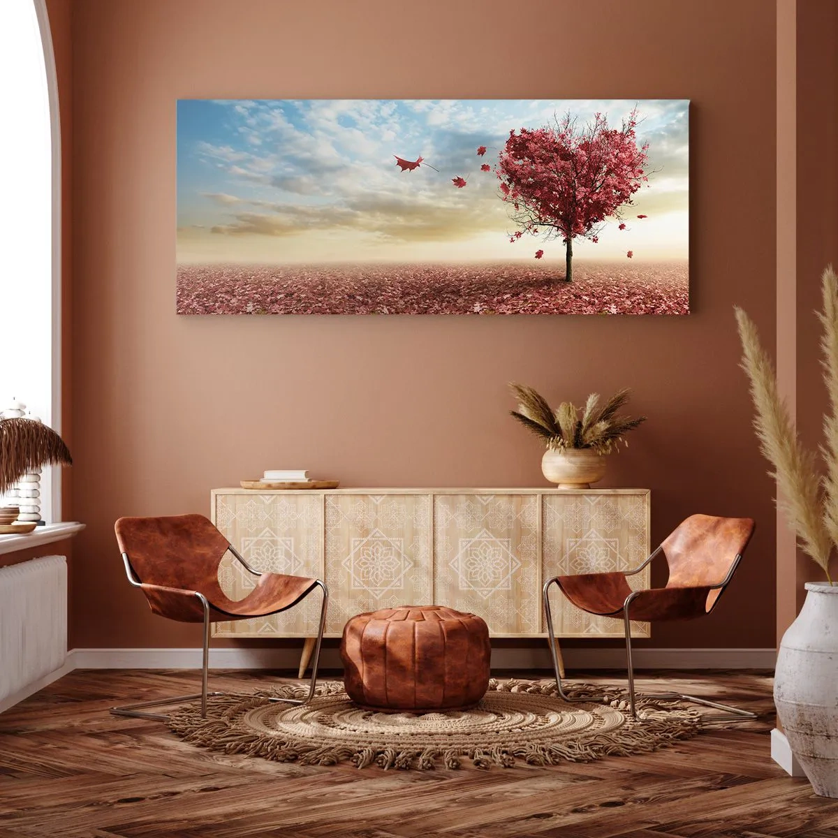 Cuadro sobre lienzo - Impresión de Imagen - Un árbol solitario en forma de corazón en un campo de hojas rojas. - 140x50cm - Amor de otoño - Decoración de pared moderna para salón y dormitorio ARTTOR