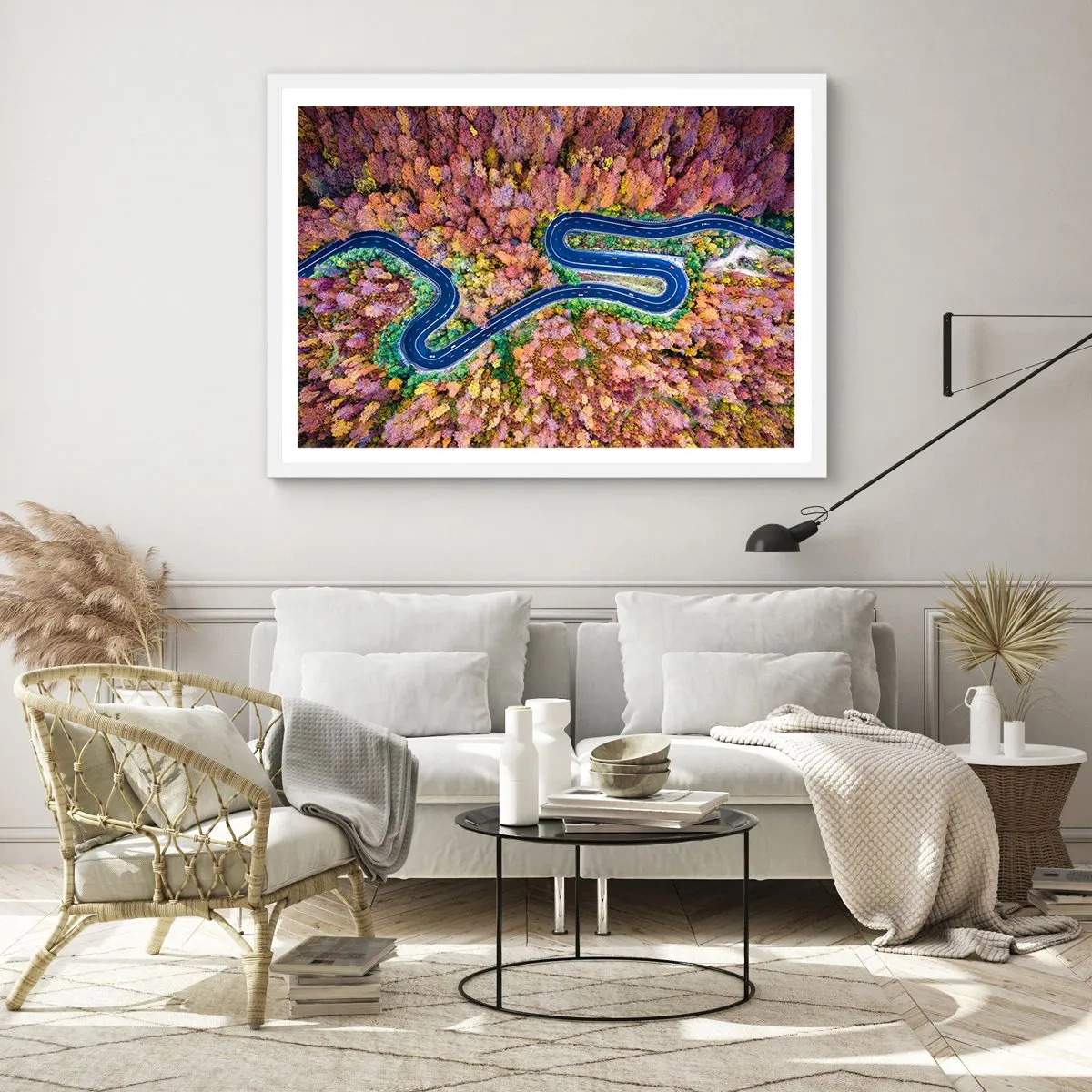 Póster en marco blanco - Un camino sinuoso a través del bosque - 70x50 cm