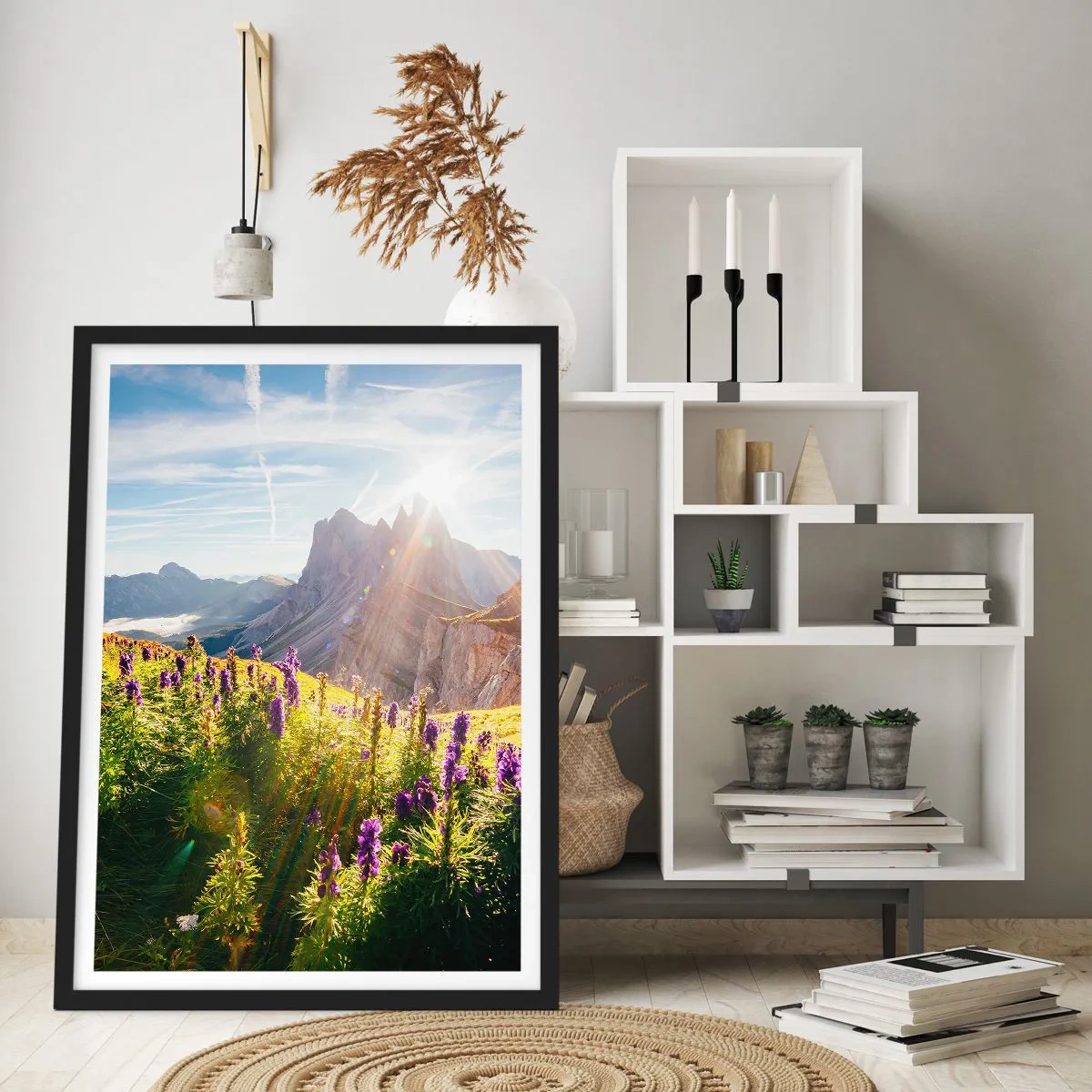 Póster en marco negro - Un paisaje de montaña con un prado lleno de flores al amanecer. - 50x70cm - La vida secreta de las hierbas - Decoración de pared moderna para salón y dormitorio ARTTOR