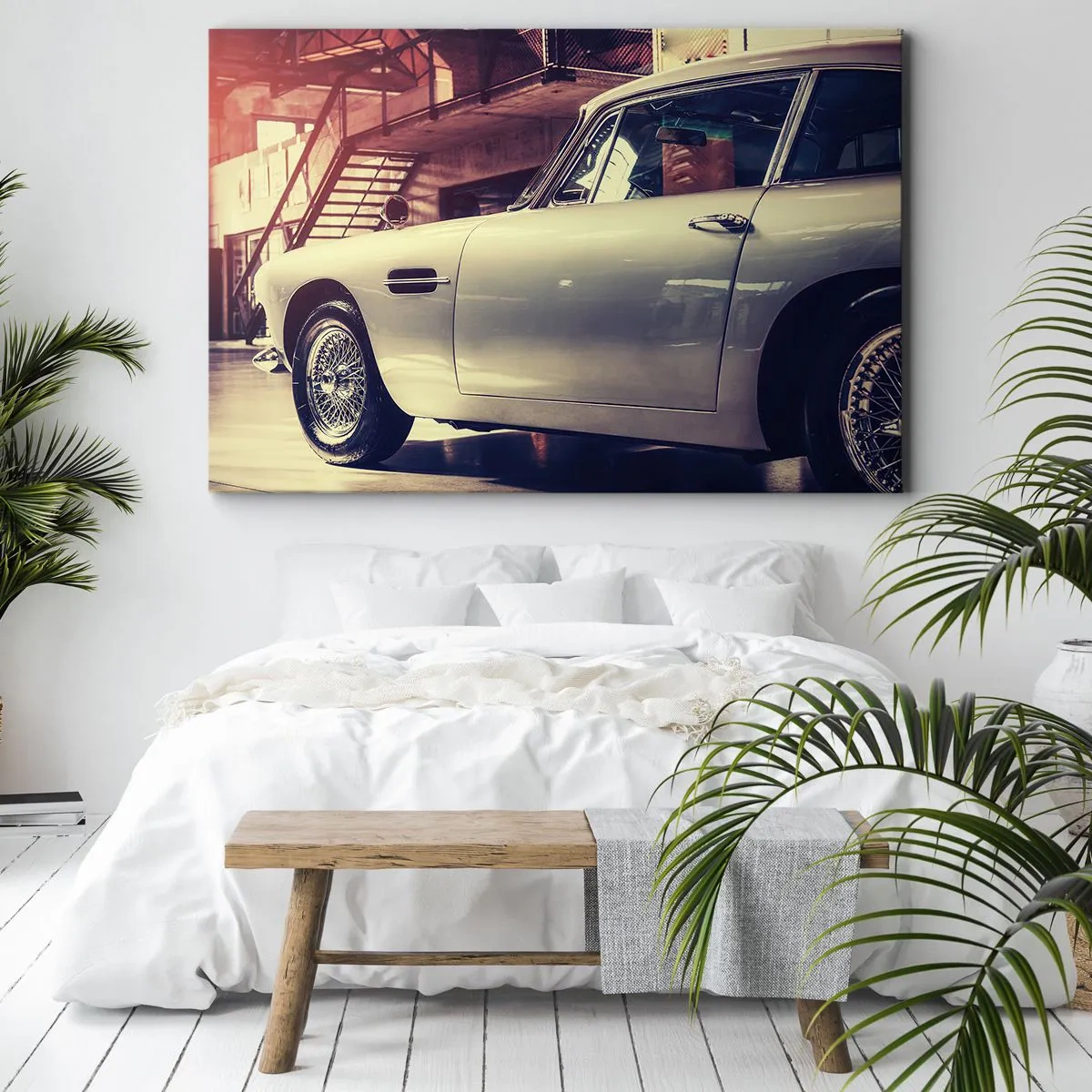 Cuadro sobre lienzo - Impresión de Imagen - Un coche clásico en un elegante garaje con un interior industrial. - 70x50cm - Los clásicos no envejecen - Decoración de pared moderna para salón y dormitorio ARTTOR