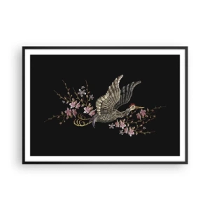 Póster en marco negro - Un pájaro en vuelo con flores sobre un fondo negro. - 100x70cm - Ave florida - Decoración de pared moderna para salón y dormitorio ARTTOR