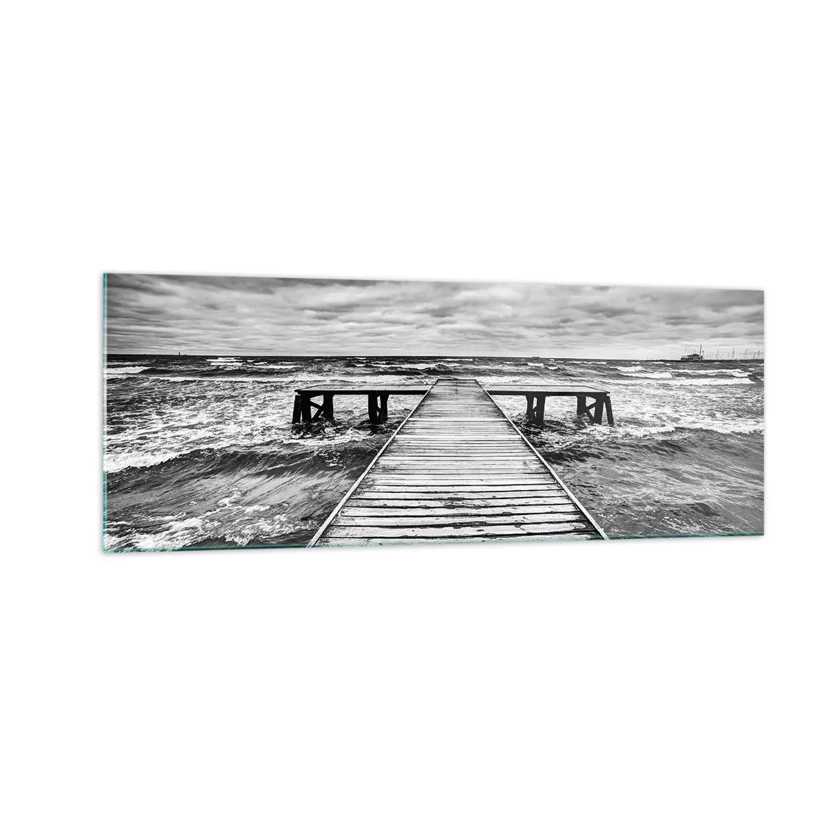 Cuadro sobre vidrio - Impresiones sobre Vidrio - Una vista en blanco y negro de un embarcadero de madera sobre un mar tempestuoso. - 140x50cm - Estoy esperando que sople el viento... - Decoración de pared moderna para salón y dormitorio ARTTOR