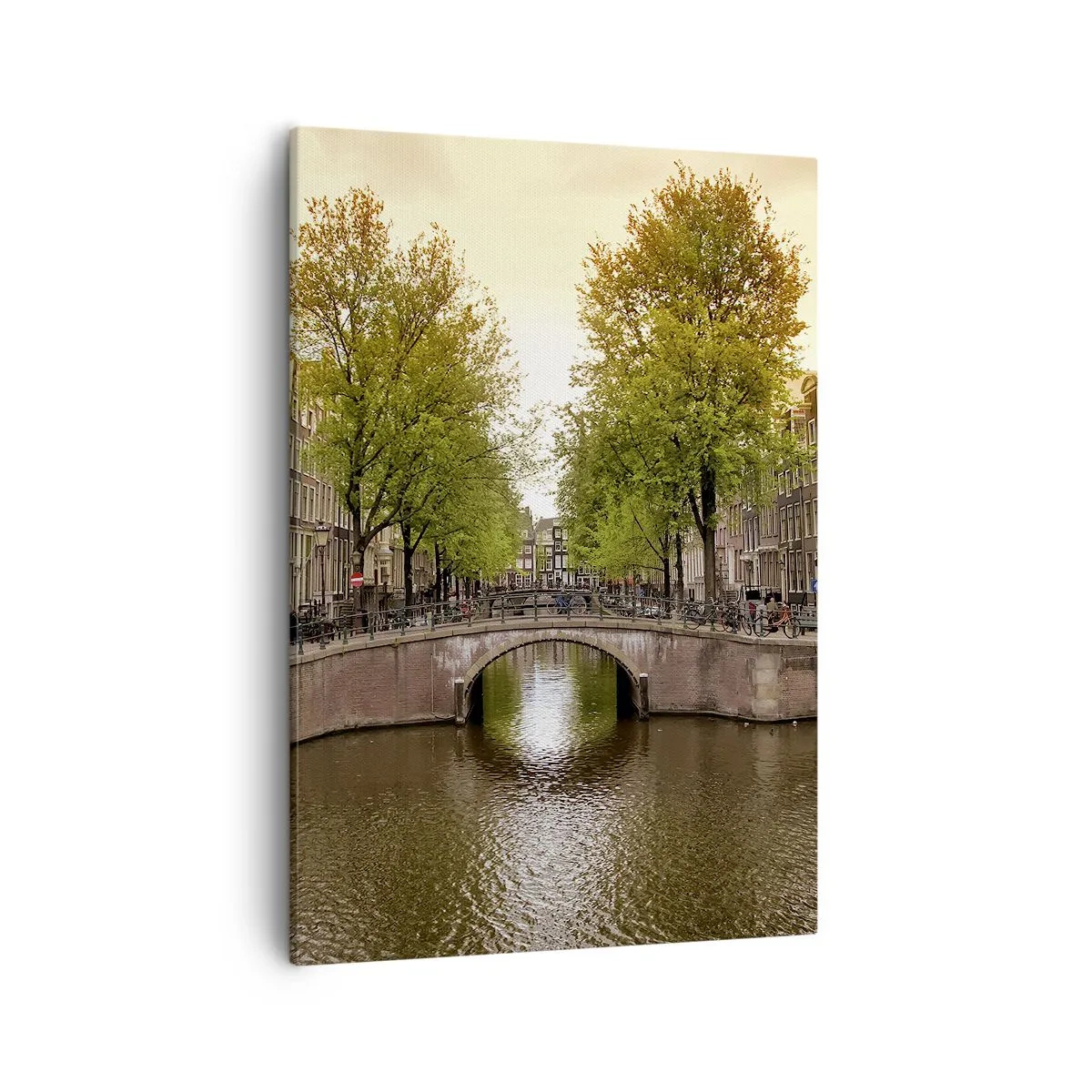 Cuadro sobre lienzo - Impresión de Imagen - Un canal en Ámsterdam rodeado de casas de vecindad históricas - 50x70cm - ¿En barco o en bicicleta? - Decoración de pared moderna para salón y dormitorio ARTTOR