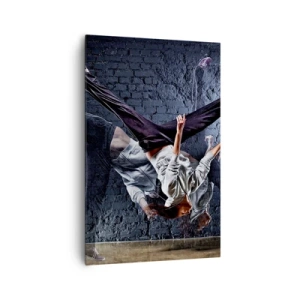 Cuadro sobre lienzo - Impresión de Imagen - Una bailarina en un salto dinámico contra una pared de ladrillos. - 80x120cm - Estrella de la calle - Decoración de pared moderna para salón y dormitorio ARTTOR