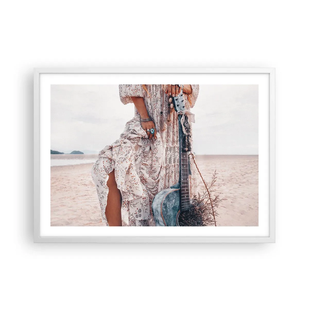 Póster en marco blanco - Una flor en el camino - 70x50 cm